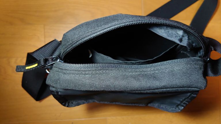 ショルダーポーチ（C）