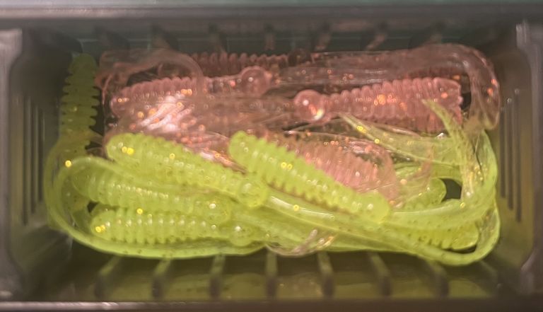 issei 海太郎 サビキ的 2.5インチ #035 ケイムラレインボー/#010 チャート(グロー)